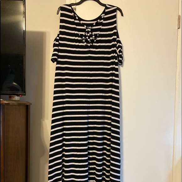 Hi-lo cold shoulder Lane Bryant maxi dress - Picture 3 of 6
